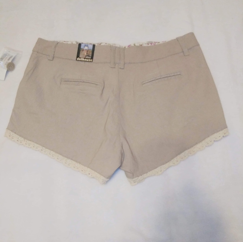 Dollhouse Khaki Short Shorts Size 5 NWT - Picture 4 of 6